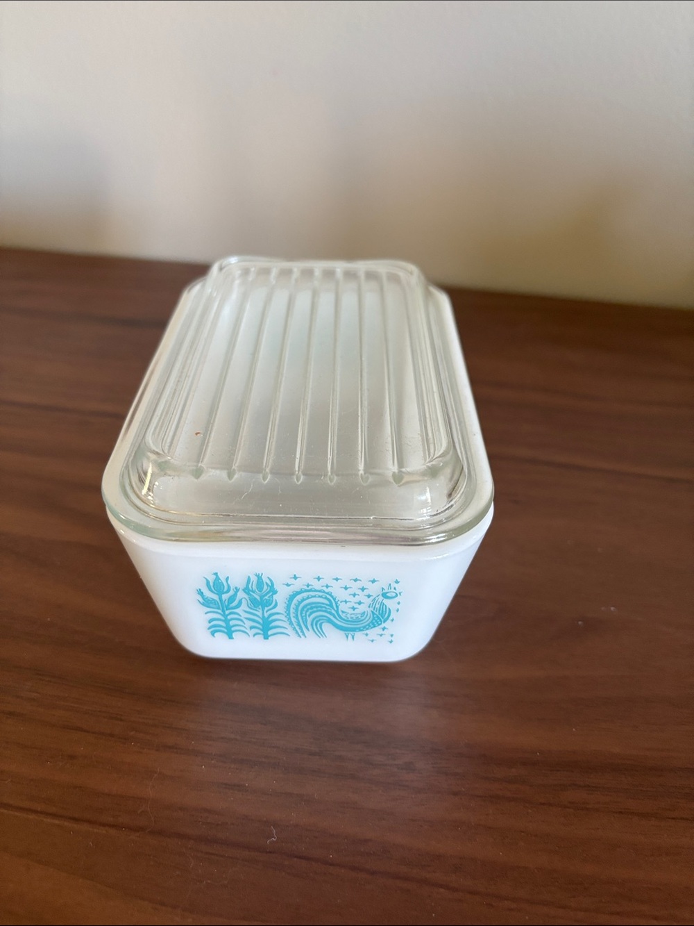 Amish butterprint PYREX refrigerator dish with lid